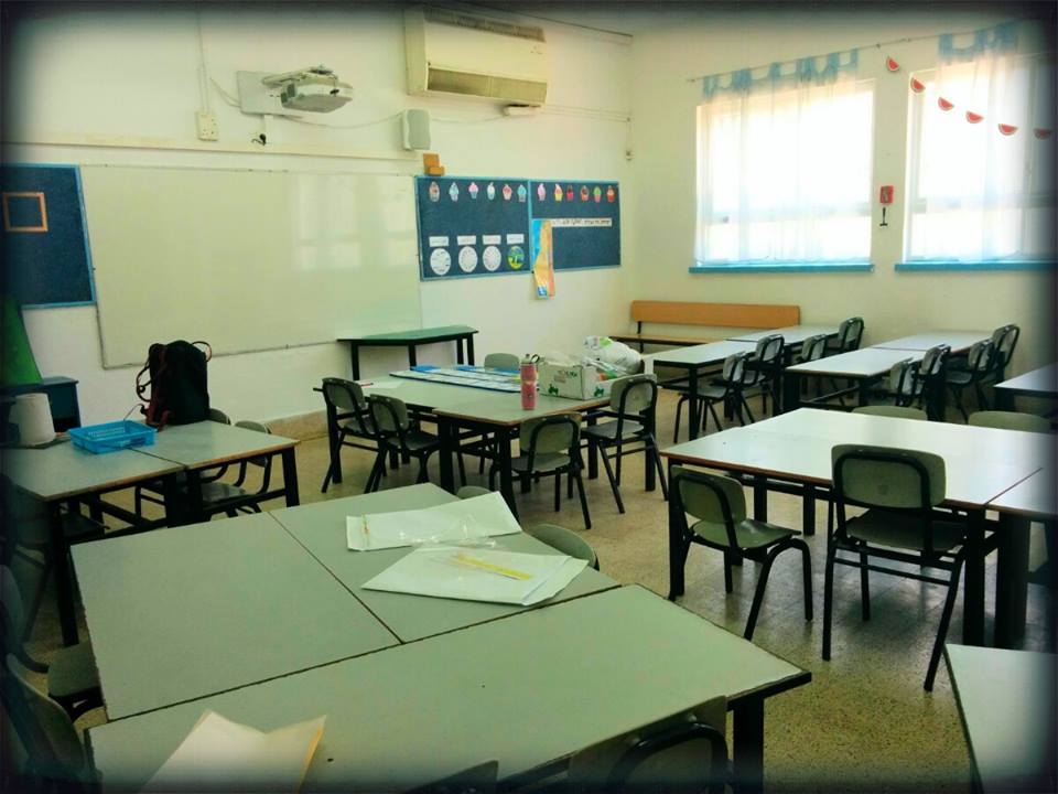 Classroom B - מורה בפיג׳מה